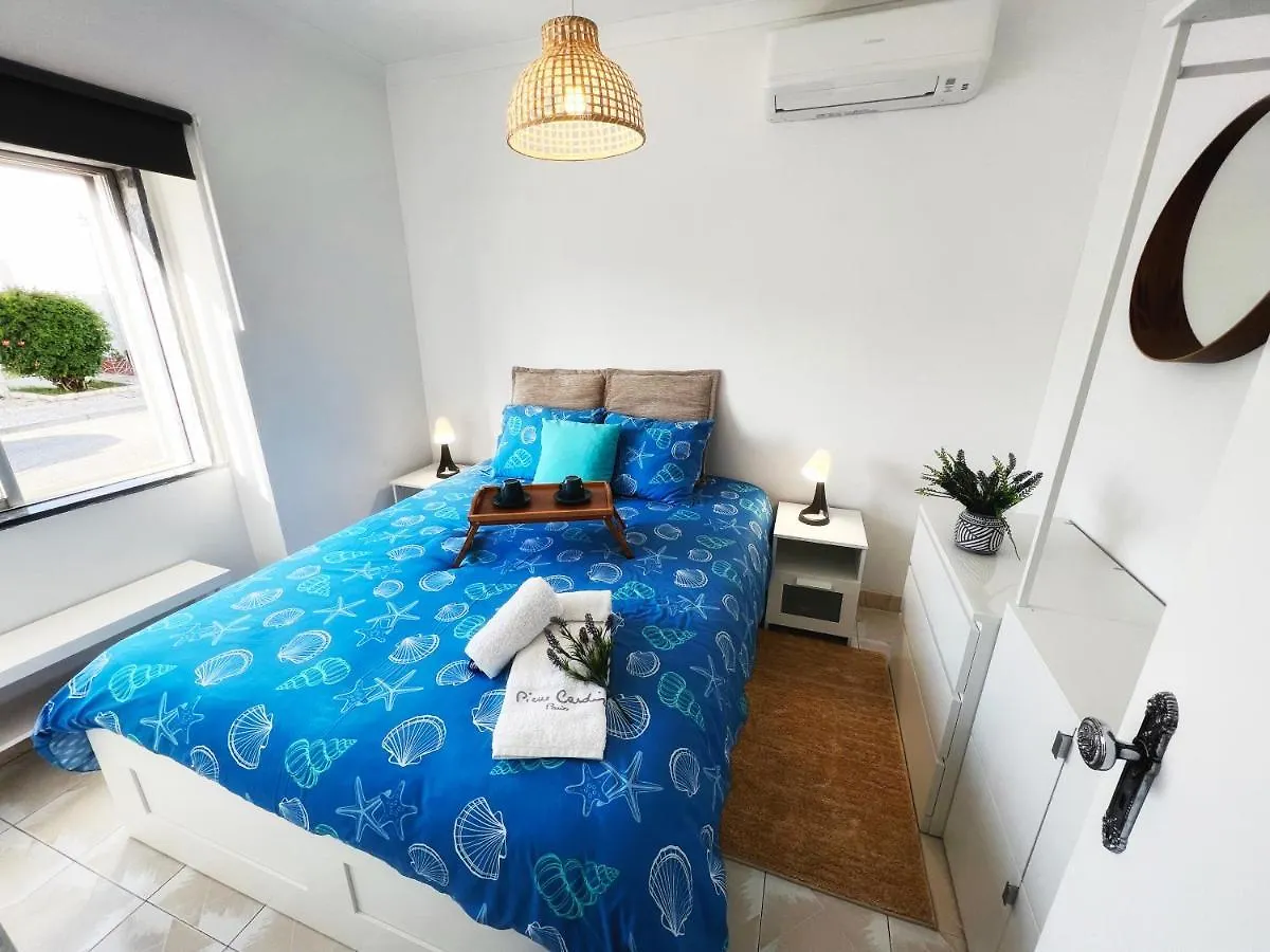 Central Olhao Home - Spacious Sunlit Patio Ferienhaus
