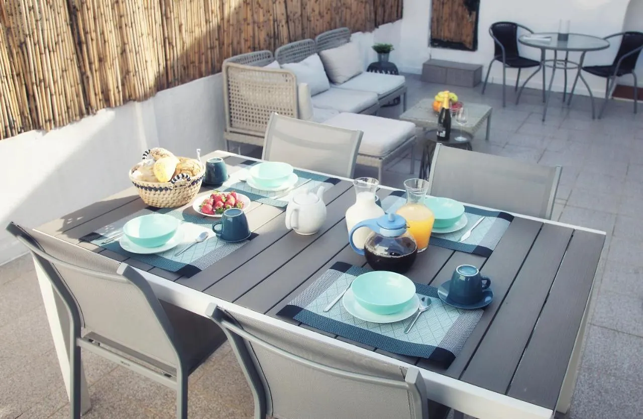 Central Olhao Home - Spacious Sunlit Patio